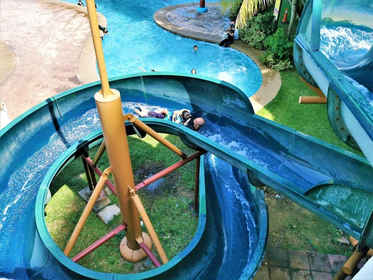 Homestay At Melaka # Free Wifi # Water Themepark Tickets 0*, Malacca