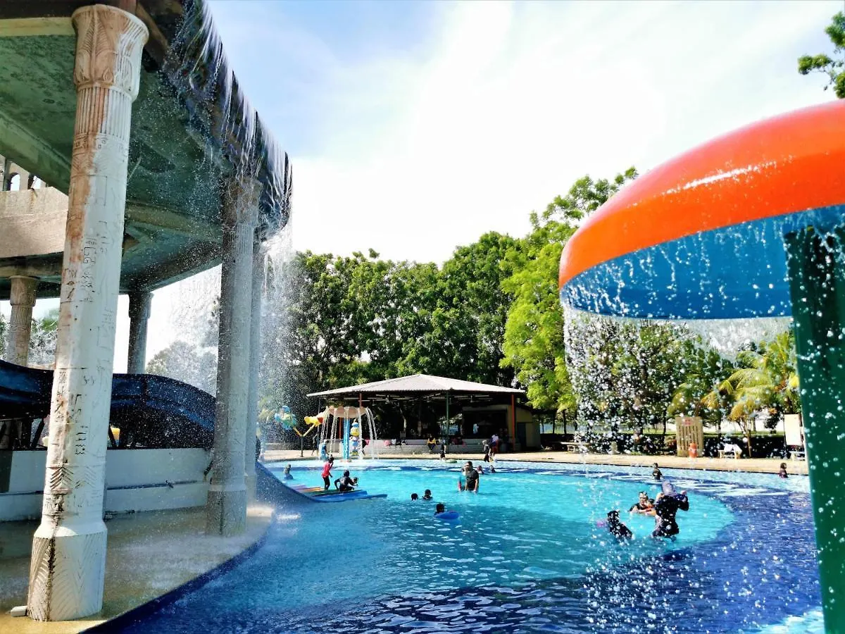 Homestay At Melaka # Free Wifi # Water Themepark Tickets Apartment
