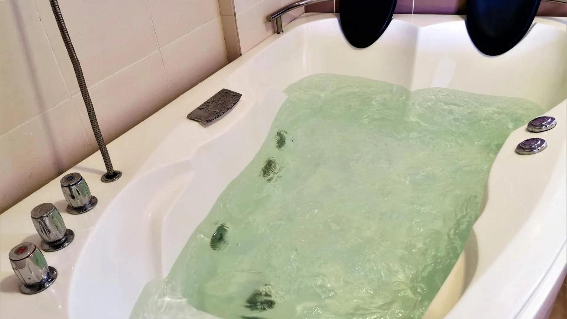 Apartment Homestay At Melaka # Free Wifi # Water Themepark Tickets Malaysia