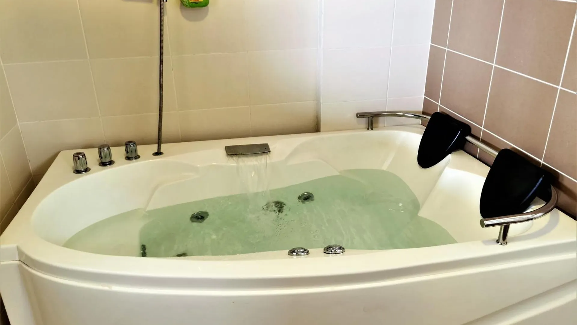 Apartment Homestay At Melaka # Free Wifi # Water Themepark Tickets